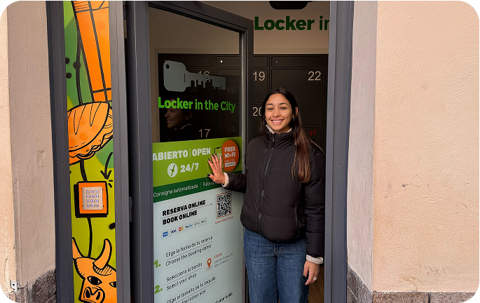 Foto del local de consignas de Atocha - Estación de Tren, Madrid con personas utilizando el servicio para guardar su equipaje