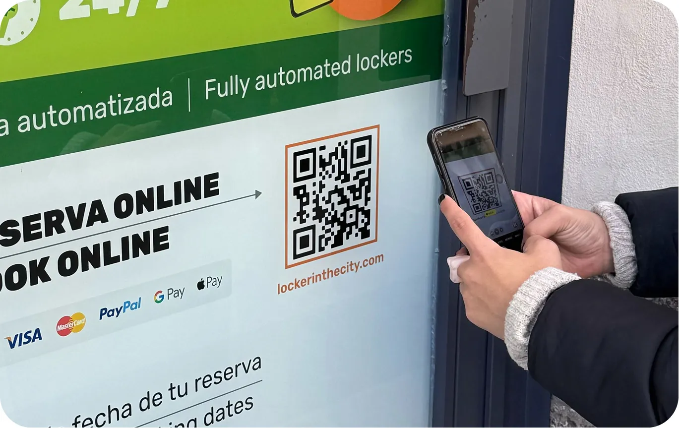 Photo of the storage facility at Museo Picasso | Alcazaba, Málaga with a person scanning the QR code to make a reservation