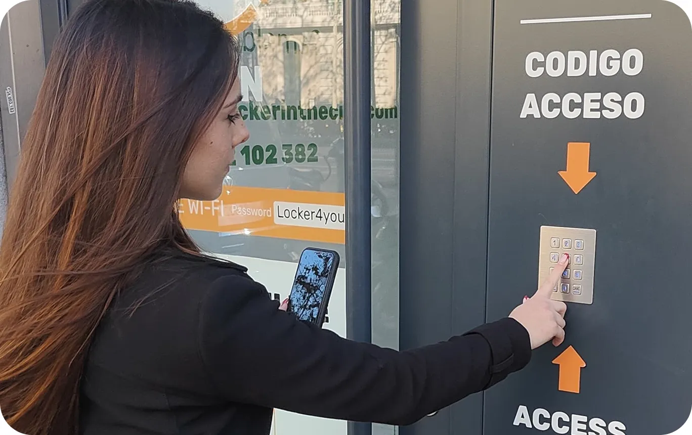 Photo of the storage facility at Museo Picasso | Alcazaba, Málaga with a user entering the access code at the entrance