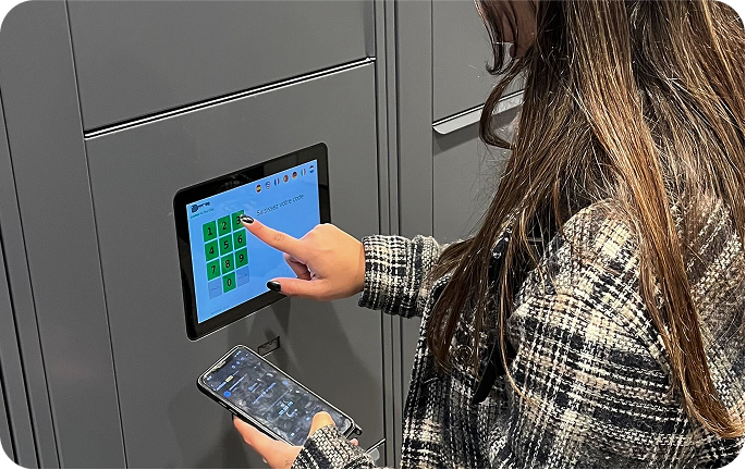 Photo of the storage facility at Plaza Mayor, Madrid with a person scanning the QR code to make a reservation