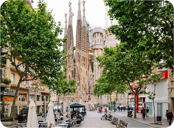 Imagem de Sagrada Familia, Barcelona onde está localizado o depósito de bagagem