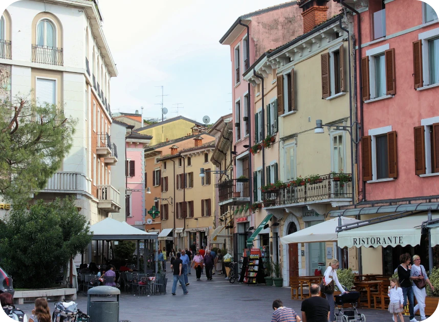 Imagen de Stazione Desenzano, Desenzano del Garda donde se encuentra el local de consignas para guardar equipaje