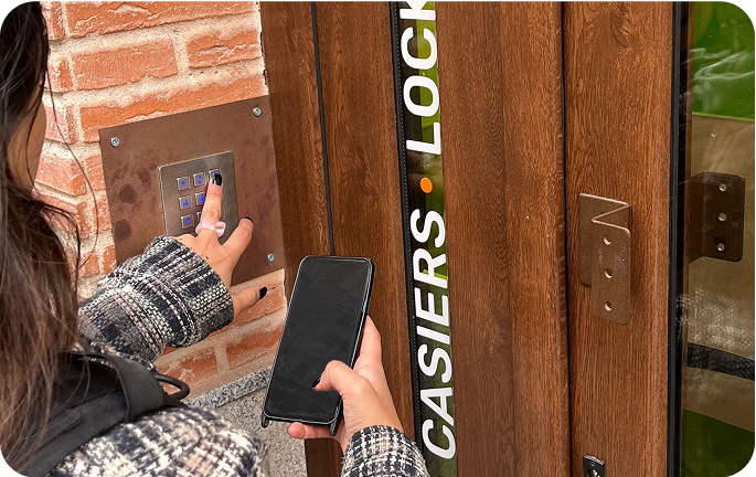 Photo of the storage facility at WiZink Center - Goya, Madrid with a user entering the access code at the entrance