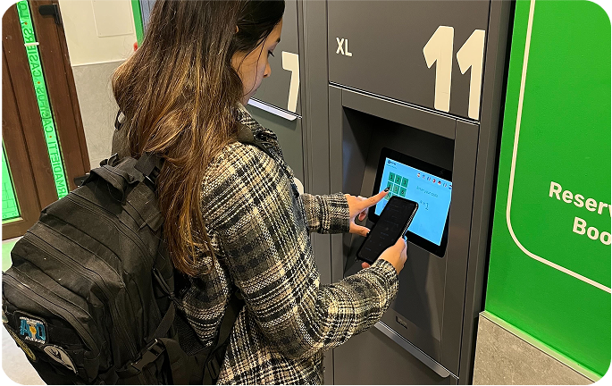 Photo of the storage facility at WiZink Center - Goya, Madrid with a person using the screen to open their locker
