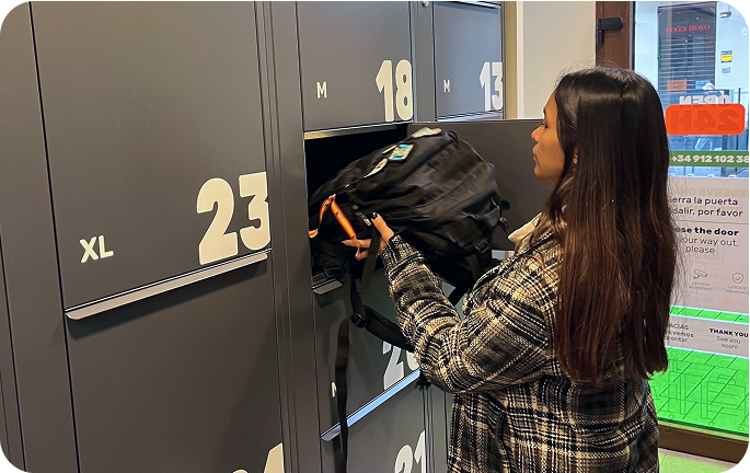 Photo of the storage facility at WiZink Center - Goya, Madrid with a user placing luggage in the locker